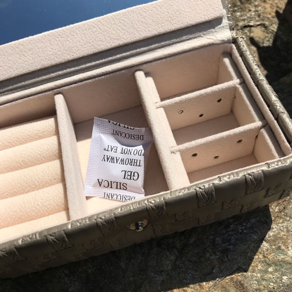 Jewelry Case - Picture 4 of 11